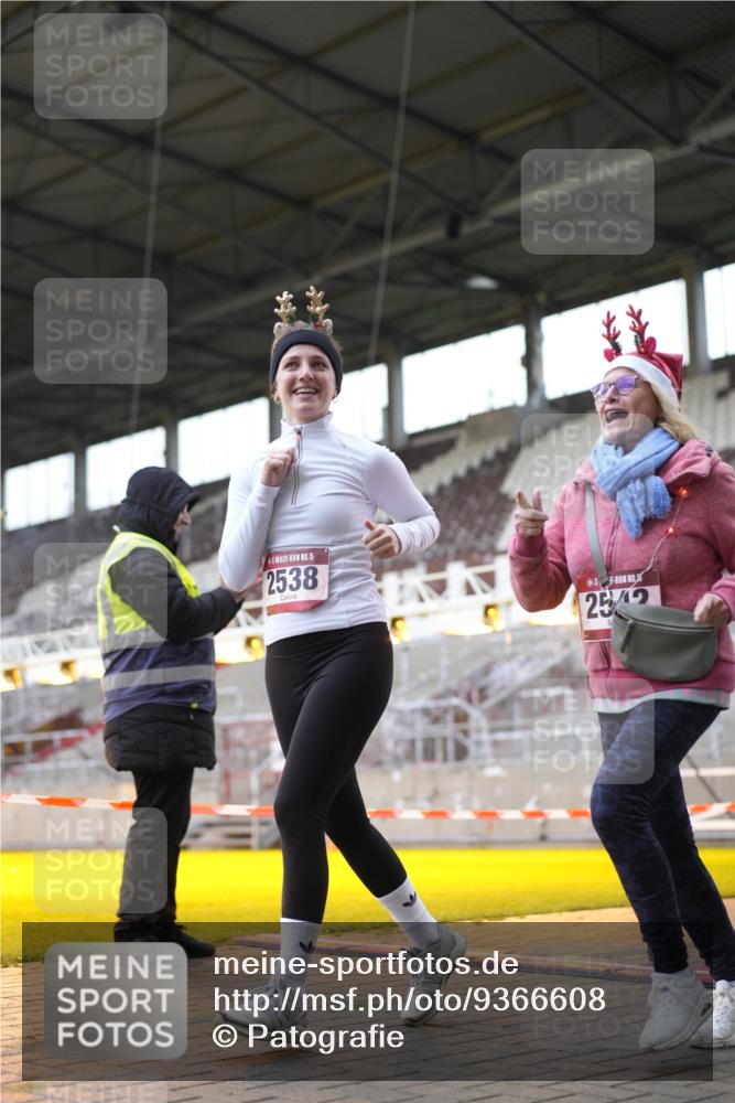 07.12.2025 - St. Pauli X-Mass-Run No. 15 Patografie http://msf.ph/oto/9366608 07.12.2025 10:56:42 Ziel 55, 236, 248, 417, 555, 568, 759, 2538, 2542, 2664 meine-sportfotos.de