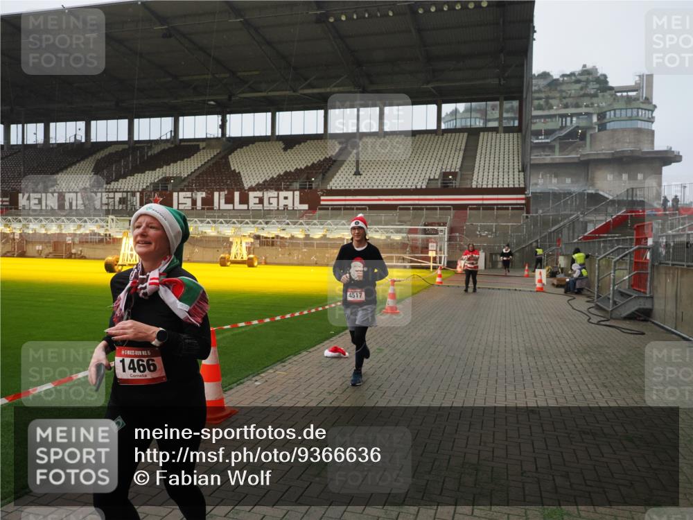 07.12.2025 - St. Pauli X-Mass-Run No. 15 Fabian Wolf http://msf.ph/oto/9366636 07.12.2025 10:20:43 Ziel 392, 1016, 1076, 1466, 4490, 4517 meine-sportfotos.de