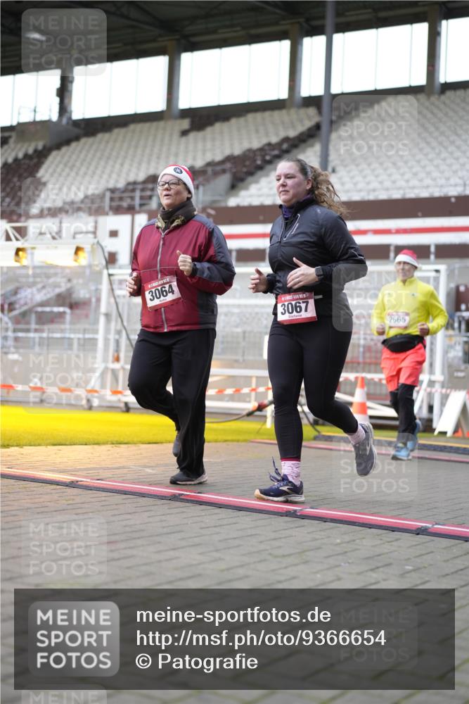 07.12.2025 - St. Pauli X-Mass-Run No. 15 Patografie http://msf.ph/oto/9366654 07.12.2025 10:57:10 Ziel 130, 251, 280, 773, 1097, 1099, 1387, 2665, 3064, 3067 meine-sportfotos.de