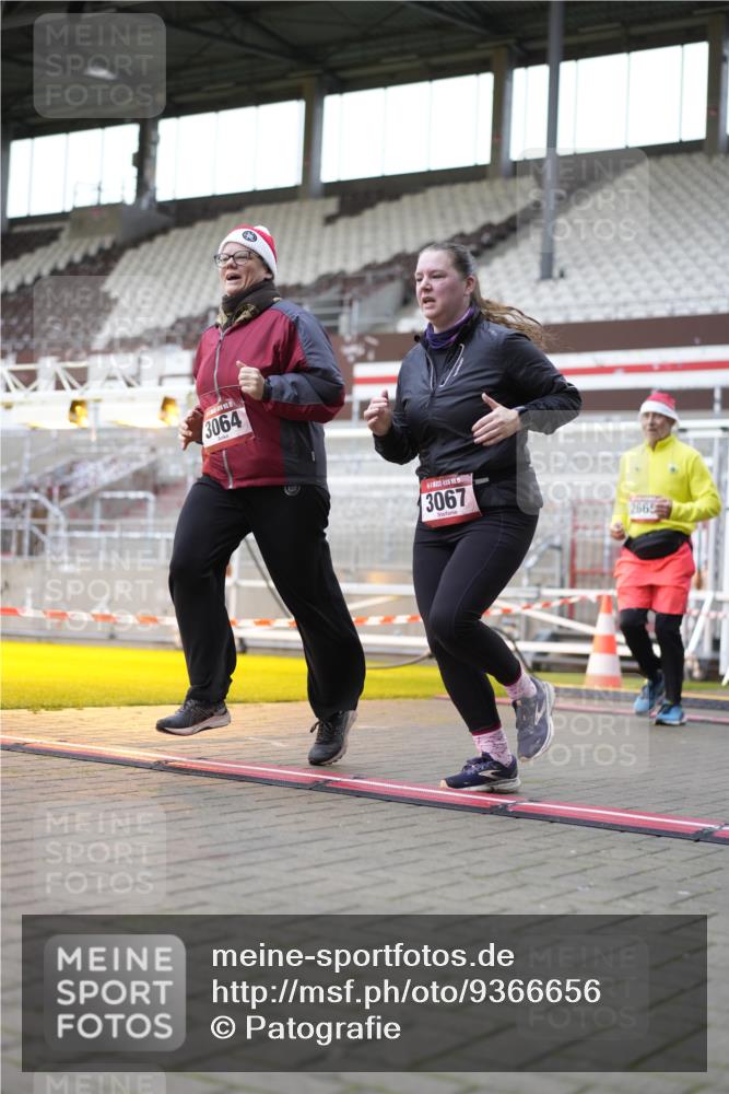 07.12.2025 - St. Pauli X-Mass-Run No. 15 Patografie http://msf.ph/oto/9366656 07.12.2025 10:57:10 Ziel 130, 251, 280, 773, 1097, 1099, 1387, 2665, 3064, 3067 meine-sportfotos.de