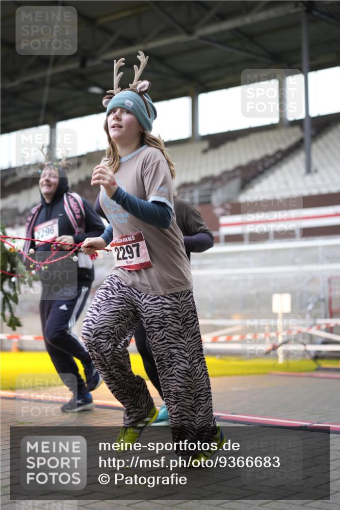 07.12.2025 - St. Pauli X-Mass-Run No. 15 Patografie http://msf.ph/oto/9366683 07.12.2025 10:57:17 Ziel 130, 251, 280, 773, 994, 1097, 1099, 1387, 2290, 2296, 2297, 2298, 2665, 3064, 3067 meine-sportfotos.de