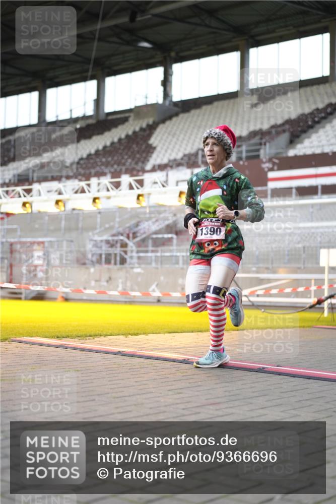 07.12.2025 - St. Pauli X-Mass-Run No. 15 Patografie http://msf.ph/oto/9366696 07.12.2025 10:57:40 Ziel 170, 324, 1213, 1390 meine-sportfotos.de