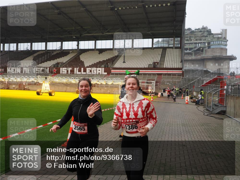 07.12.2025 - St. Pauli X-Mass-Run No. 15 Fabian Wolf http://msf.ph/oto/9366738 07.12.2025 10:21:12 Ziel 1386, 1407, 1898, 1900, 2173, 2565, 3849, 3984, 4338 meine-sportfotos.de