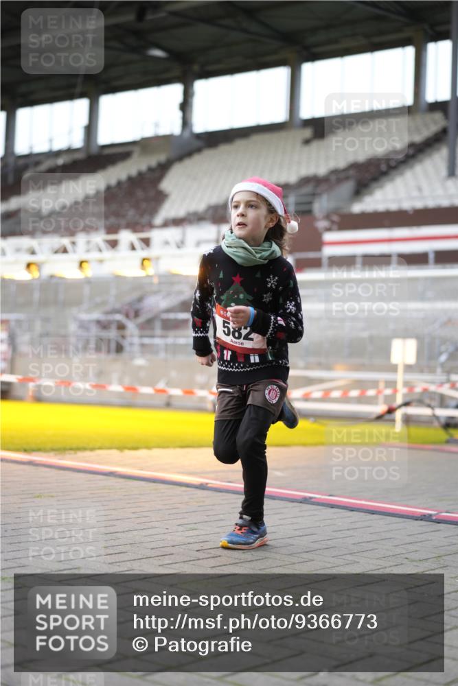 07.12.2025 - St. Pauli X-Mass-Run No. 15 Patografie http://msf.ph/oto/9366773 07.12.2025 10:58:56 Ziel 582, 606, 907, 1160, 1174, 1451, 1453, 1456, 1458, 1459, 1476, 1508 meine-sportfotos.de