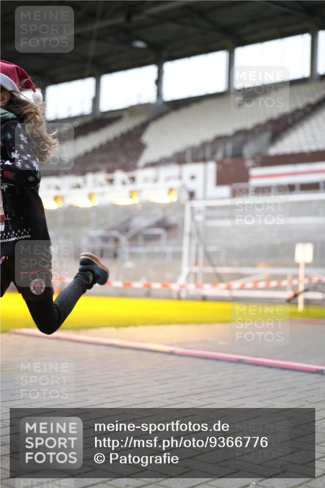 07.12.2025 - St. Pauli X-Mass-Run No. 15 Patografie http://msf.ph/oto/9366776 07.12.2025 10:58:56 Ziel 582, 606, 907, 1160, 1174, 1451, 1453, 1456, 1458, 1459, 1476, 1508 meine-sportfotos.de