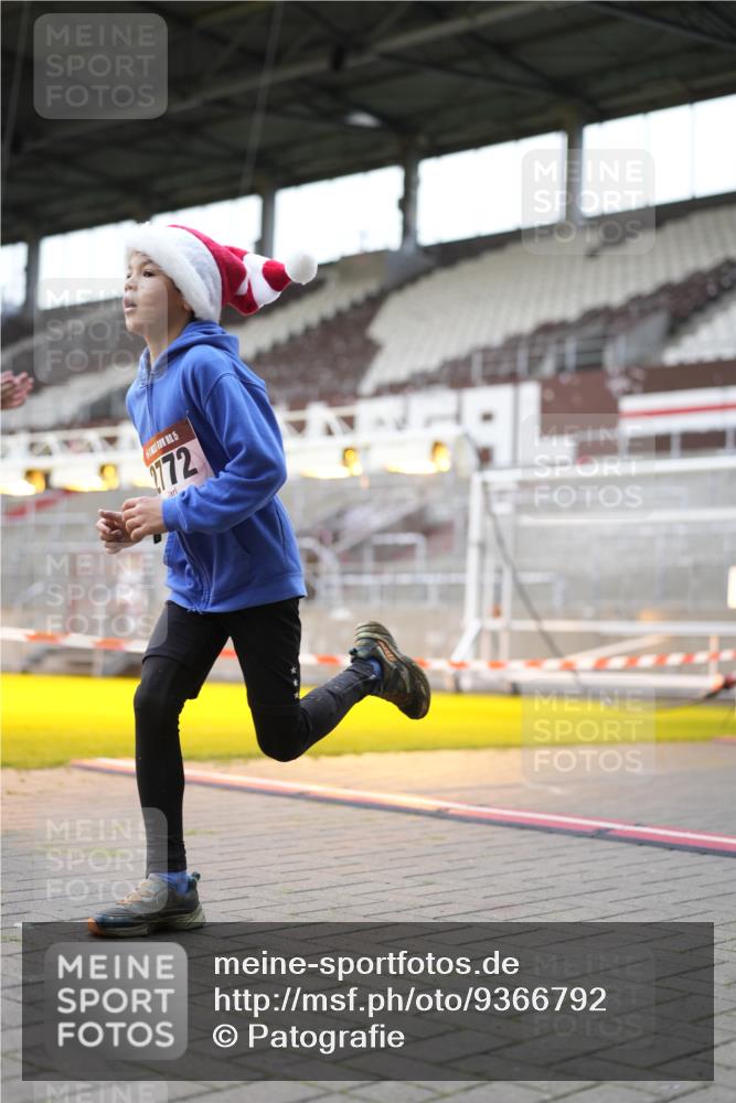 07.12.2025 - St. Pauli X-Mass-Run No. 15 Patografie http://msf.ph/oto/9366792 07.12.2025 10:59:06 Ziel 242, 582, 1508, 2503, 2772 meine-sportfotos.de