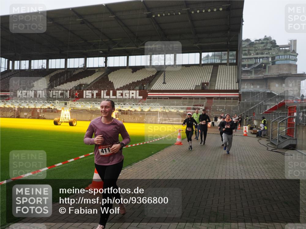 07.12.2025 - St. Pauli X-Mass-Run No. 15 Fabian Wolf http://msf.ph/oto/9366800 07.12.2025 10:21:22 Ziel 149, 270, 1326, 1386, 1407, 1898, 1900, 2173, 2565, 3062, 3091, 3384, 3540, 3541, 3848, 3849, 3984, 3988, 4117, 4338 meine-sportfotos.de