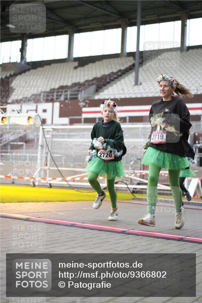 07.12.2025 - St. Pauli X-Mass-Run No. 15 Patografie http://msf.ph/oto/9366802 07.12.2025 10:59:14 Ziel 242, 2503, 2719, 2720, 2721, 2727, 2772 meine-sportfotos.de