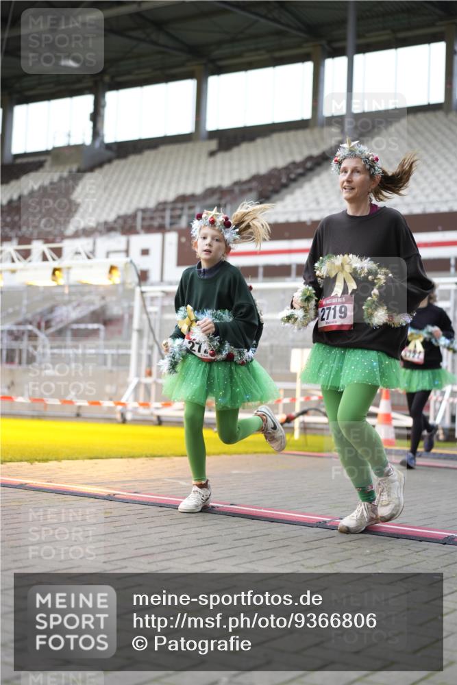 07.12.2025 - St. Pauli X-Mass-Run No. 15 Patografie http://msf.ph/oto/9366806 07.12.2025 10:59:14 Ziel 242, 2503, 2719, 2720, 2721, 2727, 2772 meine-sportfotos.de