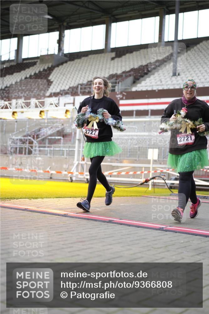 07.12.2025 - St. Pauli X-Mass-Run No. 15 Patografie http://msf.ph/oto/9366808 07.12.2025 10:59:15 Ziel 242, 2503, 2719, 2720, 2721, 2727, 2772 meine-sportfotos.de