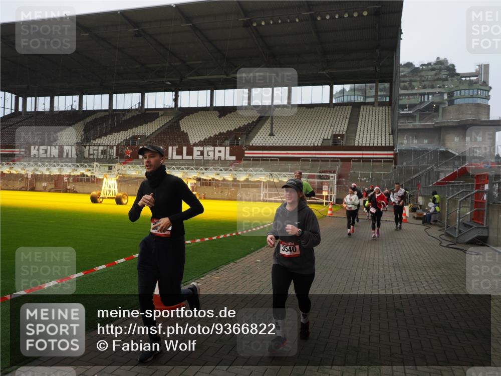 07.12.2025 - St. Pauli X-Mass-Run No. 15 Fabian Wolf http://msf.ph/oto/9366822 07.12.2025 10:21:25 Ziel 149, 270, 1326, 2173, 2927, 3062, 3091, 3384, 3540, 3541, 3848, 3849, 3984, 3988, 4117 meine-sportfotos.de