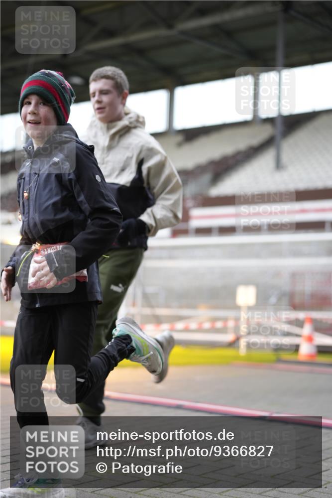 07.12.2025 - St. Pauli X-Mass-Run No. 15 Patografie http://msf.ph/oto/9366827 07.12.2025 10:59:30 Ziel 301, 306, 420, 1826, 2721, 2727, 4128 meine-sportfotos.de