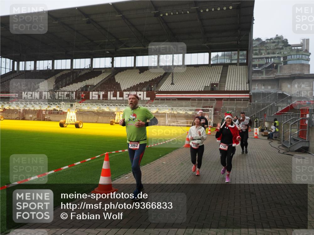 07.12.2025 - St. Pauli X-Mass-Run No. 15 Fabian Wolf http://msf.ph/oto/9366833 07.12.2025 10:21:27 Ziel 149, 270, 1326, 2173, 2927, 2997, 3062, 3091, 3384, 3540, 3541, 3848, 3849, 3988, 4117, 4169, 4170 meine-sportfotos.de