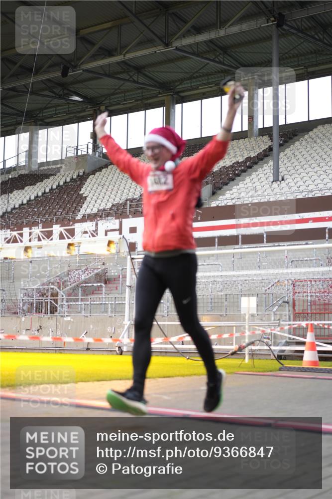 07.12.2025 - St. Pauli X-Mass-Run No. 15 Patografie http://msf.ph/oto/9366847 07.12.2025 10:59:57 Ziel 529, 1482, 1558, 1702, 3586 meine-sportfotos.de