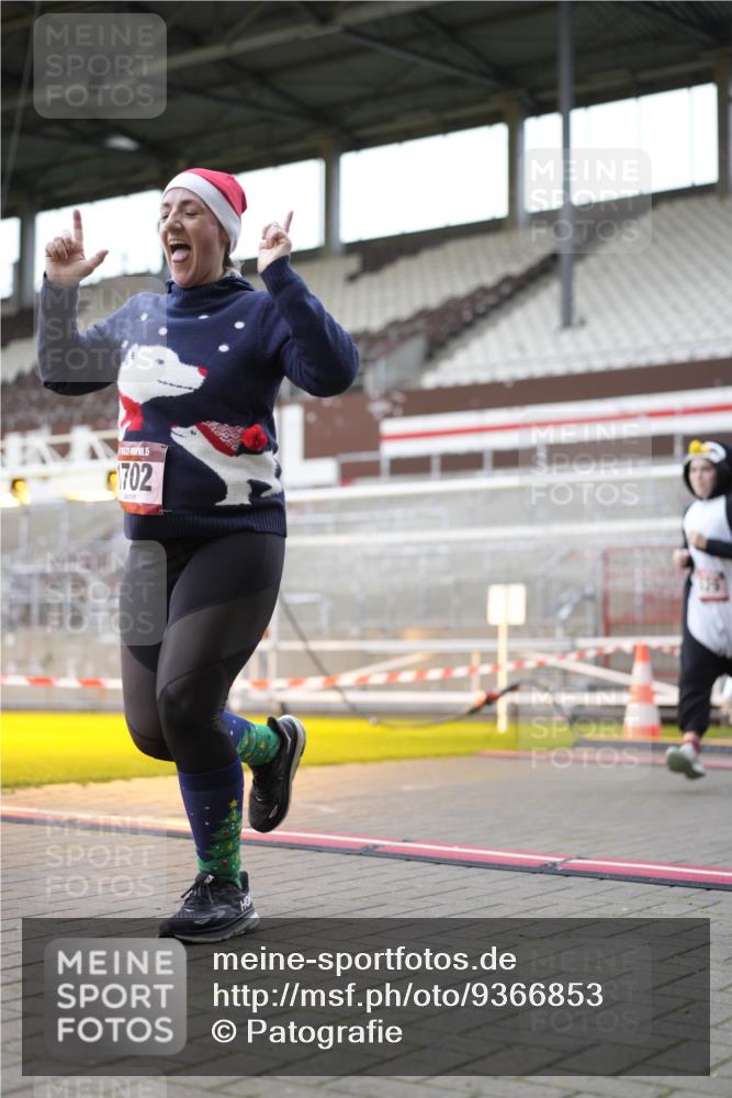 07.12.2025 - St. Pauli X-Mass-Run No. 15 Patografie http://msf.ph/oto/9366853 07.12.2025 10:59:59 Ziel 529, 1482, 1558, 1702, 3586 meine-sportfotos.de
