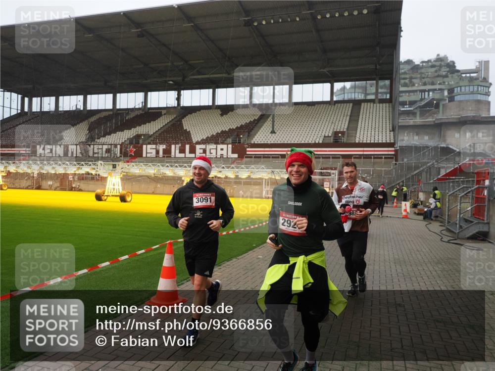 07.12.2025 - St. Pauli X-Mass-Run No. 15 Fabian Wolf http://msf.ph/oto/9366856 07.12.2025 10:21:30 Ziel 149, 270, 1326, 2173, 2927, 2997, 3062, 3091, 3384, 3540, 3541, 3848, 3849, 3988, 4117, 4158, 4169, 4170 meine-sportfotos.de
