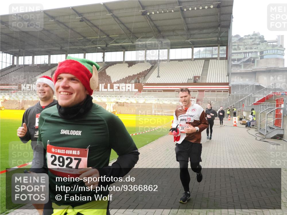 07.12.2025 - St. Pauli X-Mass-Run No. 15 Fabian Wolf http://msf.ph/oto/9366862 07.12.2025 10:21:30 Ziel 149, 270, 1326, 2173, 2927, 2997, 3062, 3091, 3384, 3540, 3541, 3848, 3849, 3988, 4117, 4158, 4169, 4170 meine-sportfotos.de