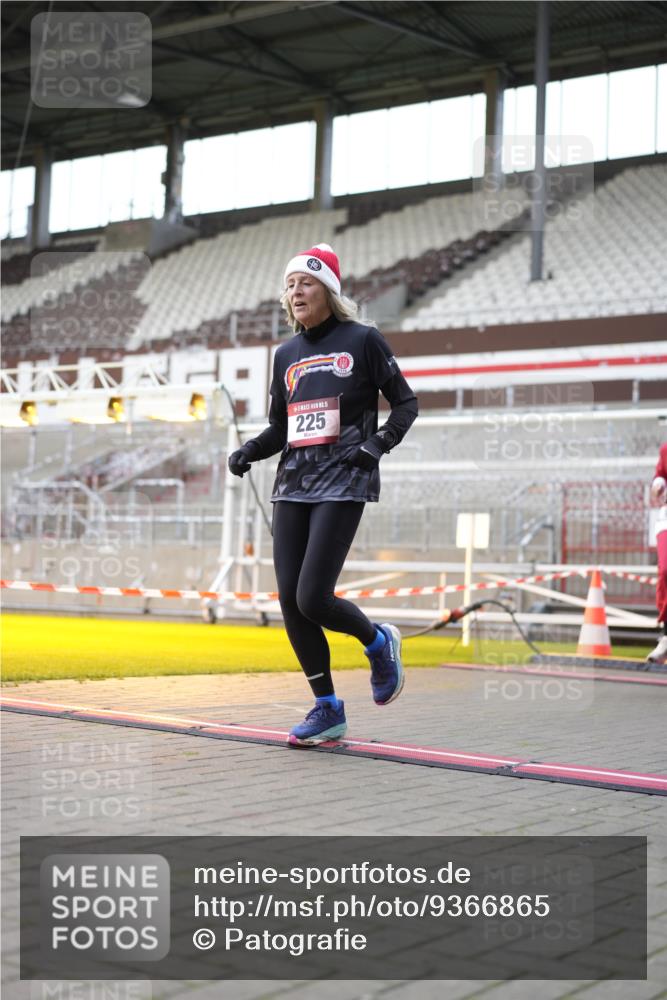 07.12.2025 - St. Pauli X-Mass-Run No. 15 Patografie http://msf.ph/oto/9366865 07.12.2025 11:00:15 Ziel 225, 529, 985, 988, 3586, 4793 meine-sportfotos.de