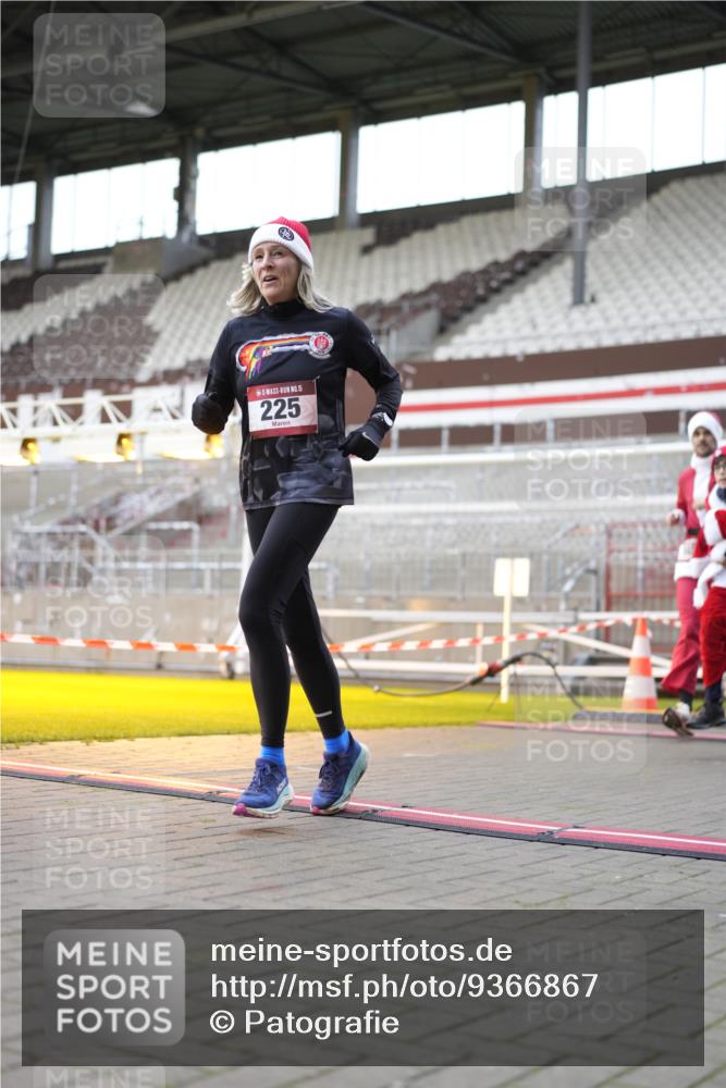 07.12.2025 - St. Pauli X-Mass-Run No. 15 Patografie http://msf.ph/oto/9366867 07.12.2025 11:00:15 Ziel 225, 529, 985, 988, 3586, 4793 meine-sportfotos.de
