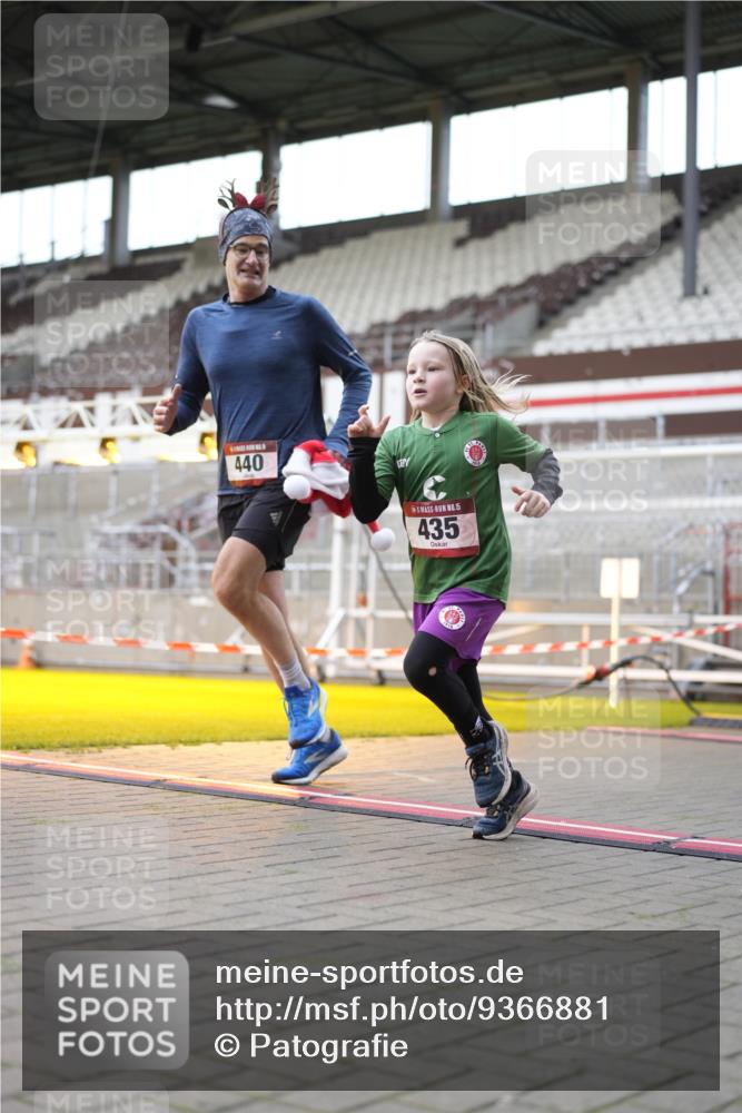 07.12.2025 - St. Pauli X-Mass-Run No. 15 Patografie http://msf.ph/oto/9366881 07.12.2025 11:00:21 Ziel 225, 435, 440, 611, 985, 988, 1721, 3952, 4478, 4793 meine-sportfotos.de