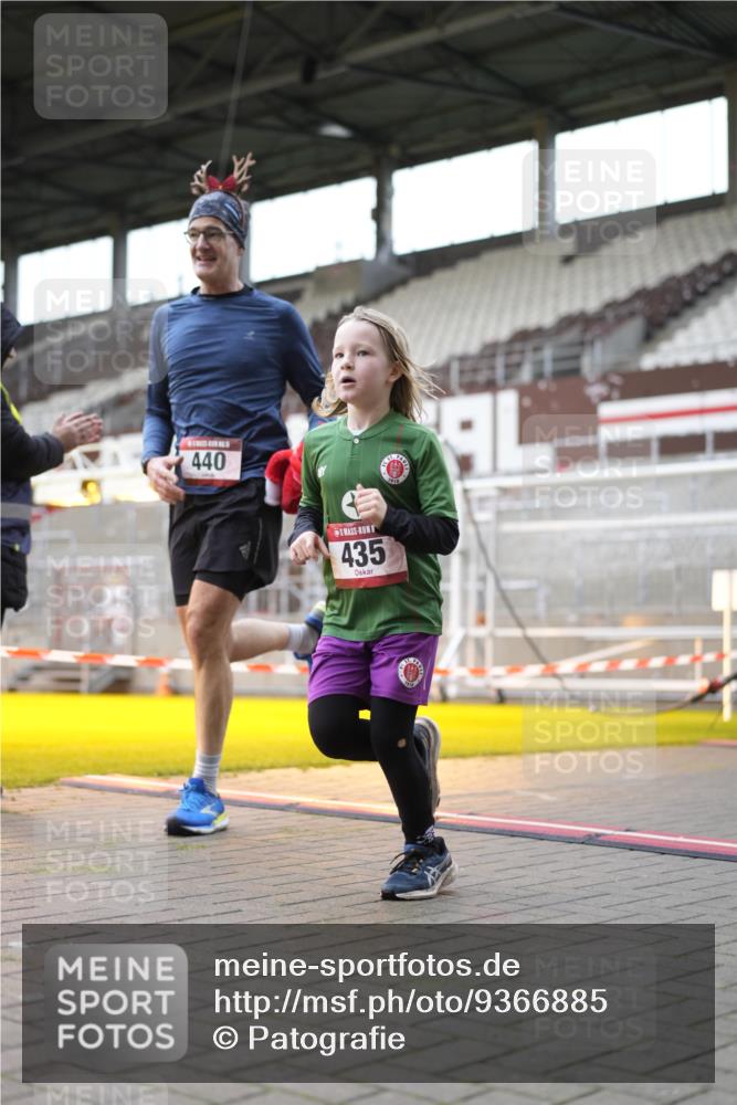 07.12.2025 - St. Pauli X-Mass-Run No. 15 Patografie http://msf.ph/oto/9366885 07.12.2025 11:00:21 Ziel 225, 435, 440, 611, 985, 988, 1721, 3952, 4478, 4793 meine-sportfotos.de