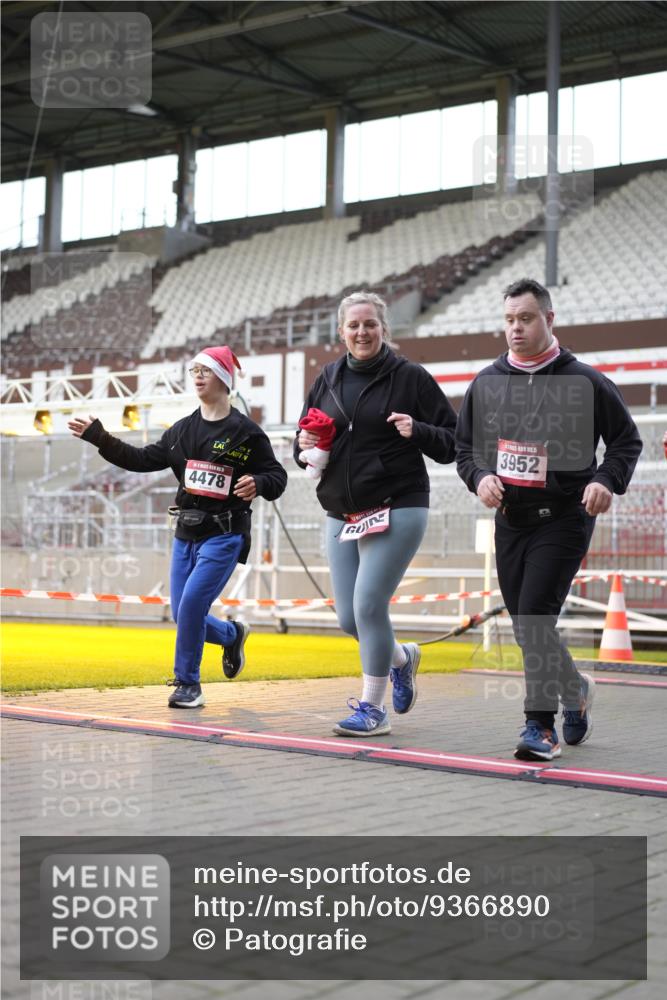 07.12.2025 - St. Pauli X-Mass-Run No. 15 Patografie http://msf.ph/oto/9366890 07.12.2025 11:00:24 Ziel 225, 435, 440, 611, 985, 988, 1721, 3952, 4478, 4793 meine-sportfotos.de