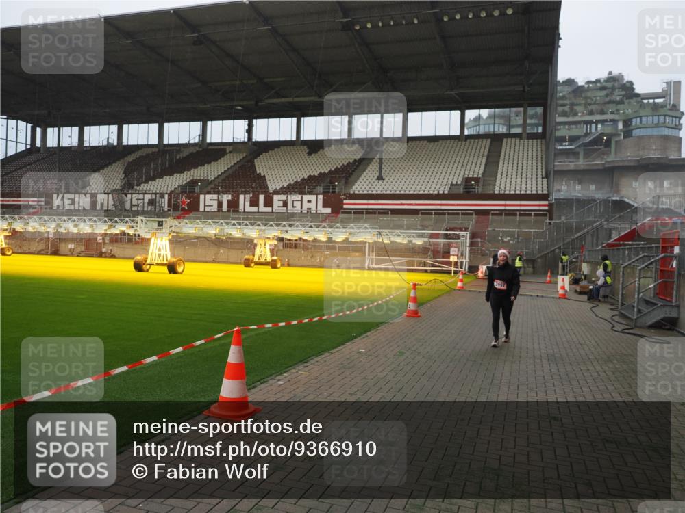 07.12.2025 - St. Pauli X-Mass-Run No. 15 Fabian Wolf http://msf.ph/oto/9366910 07.12.2025 10:21:38 Ziel 149, 270, 2927, 2997, 3091, 3988, 4158, 4169, 4170 meine-sportfotos.de