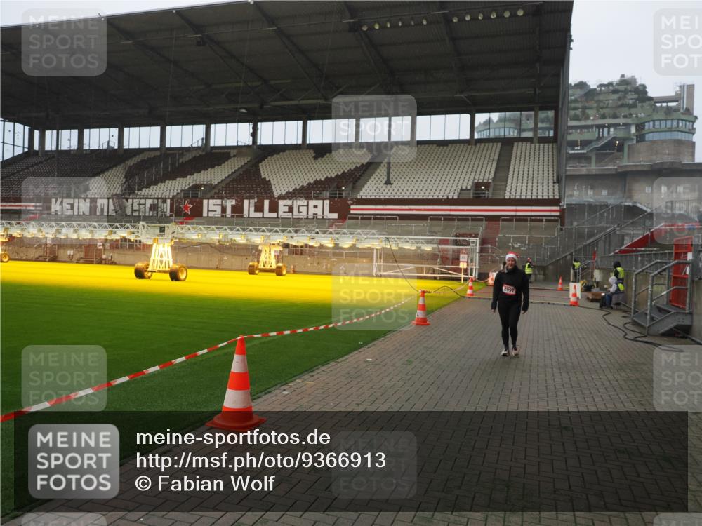 07.12.2025 - St. Pauli X-Mass-Run No. 15 Fabian Wolf http://msf.ph/oto/9366913 07.12.2025 10:21:38 Ziel 149, 270, 2927, 2997, 3091, 3988, 4158, 4169, 4170 meine-sportfotos.de