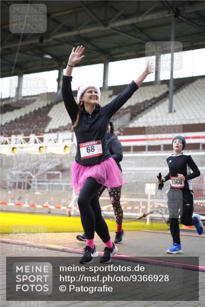 07.12.2025 - St. Pauli X-Mass-Run No. 15 Patografie http://msf.ph/oto/9366928 07.12.2025 11:00:49 Ziel 68, 135, 492, 1065, 1068, 1660, 3349, 3353 meine-sportfotos.de