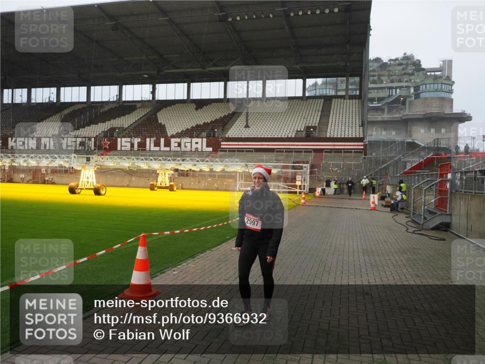 07.12.2025 - St. Pauli X-Mass-Run No. 15 Fabian Wolf http://msf.ph/oto/9366932 07.12.2025 10:21:42 Ziel 2927, 2997, 3091, 3988, 4158, 4169, 4170 meine-sportfotos.de