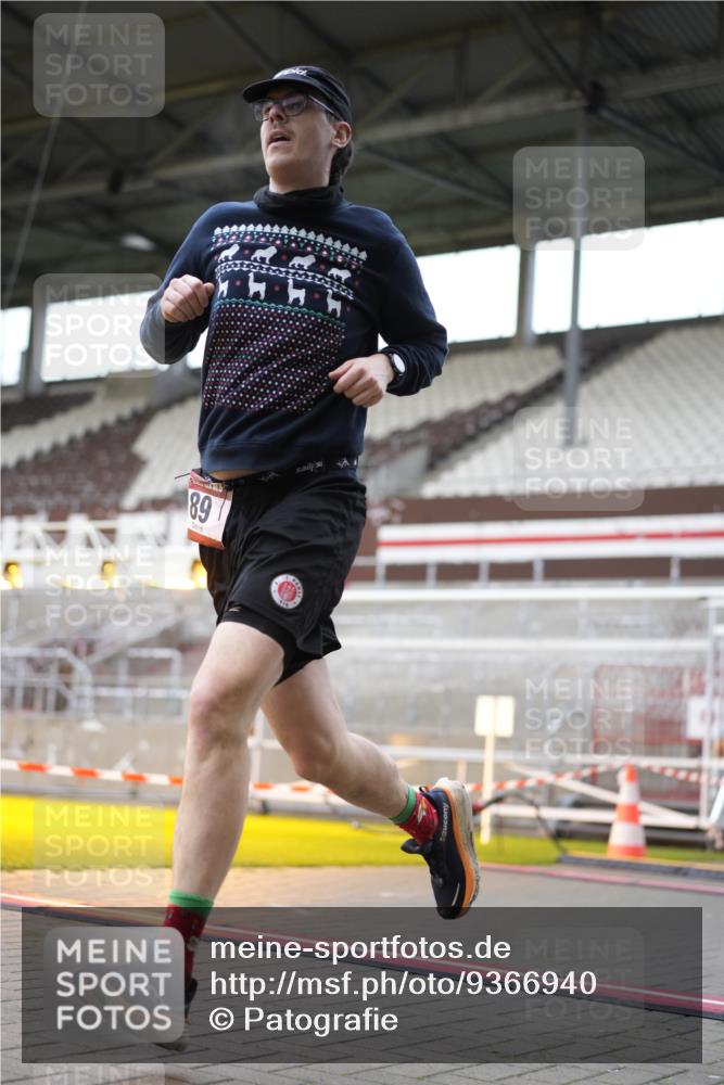 07.12.2025 - St. Pauli X-Mass-Run No. 15 Patografie http://msf.ph/oto/9366940 07.12.2025 11:01:04 Ziel 89, 557, 1065, 1068, 1705 meine-sportfotos.de