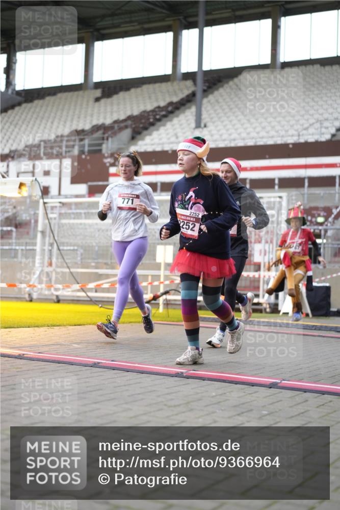 07.12.2025 - St. Pauli X-Mass-Run No. 15 Patografie http://msf.ph/oto/9366964 07.12.2025 11:01:19 Ziel 132, 139, 557, 766, 770, 771, 1300, 1367, 1615, 2251, 2252 meine-sportfotos.de