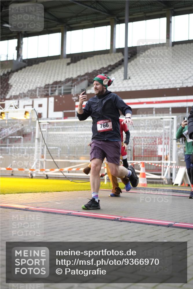07.12.2025 - St. Pauli X-Mass-Run No. 15 Patografie http://msf.ph/oto/9366970 07.12.2025 11:01:21 Ziel 132, 139, 557, 766, 770, 771, 1300, 1367, 1615, 2251, 2252 meine-sportfotos.de