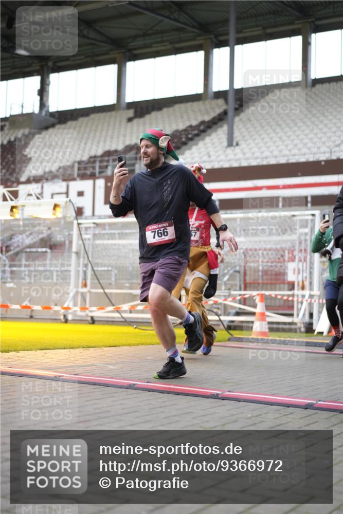 07.12.2025 - St. Pauli X-Mass-Run No. 15 Patografie http://msf.ph/oto/9366972 07.12.2025 11:01:21 Ziel 132, 139, 557, 766, 770, 771, 1300, 1367, 1615, 2251, 2252 meine-sportfotos.de