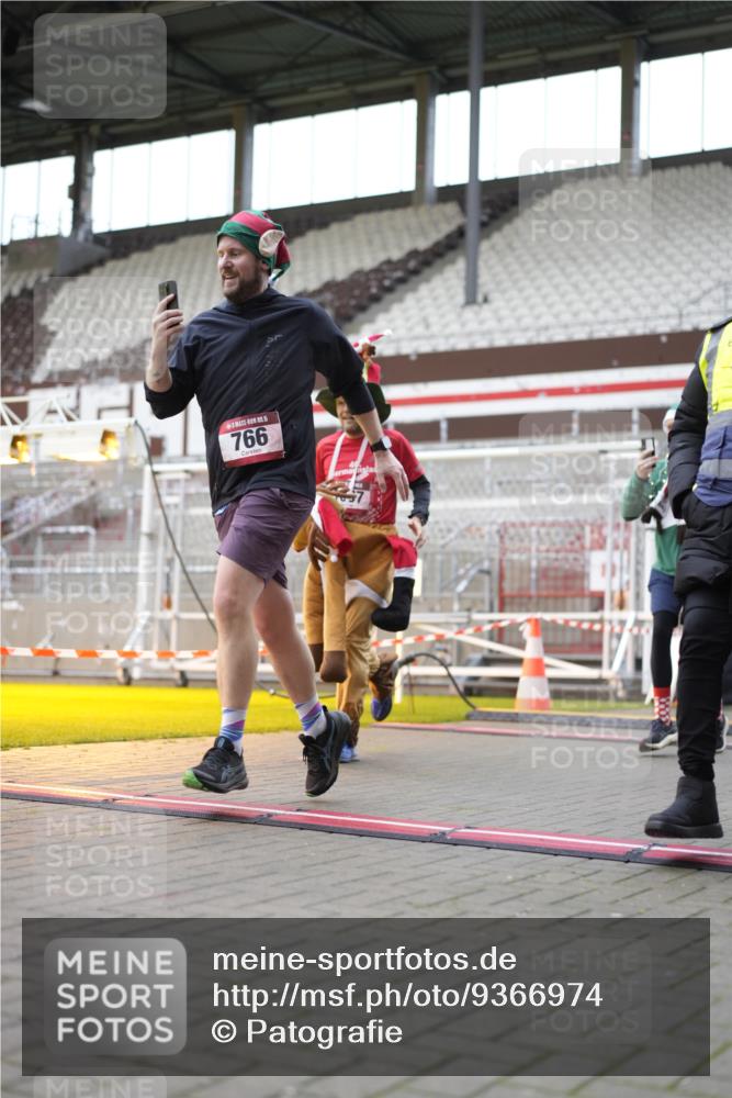 07.12.2025 - St. Pauli X-Mass-Run No. 15 Patografie http://msf.ph/oto/9366974 07.12.2025 11:01:21 Ziel 132, 139, 557, 766, 770, 771, 1300, 1367, 1615, 2251, 2252 meine-sportfotos.de
