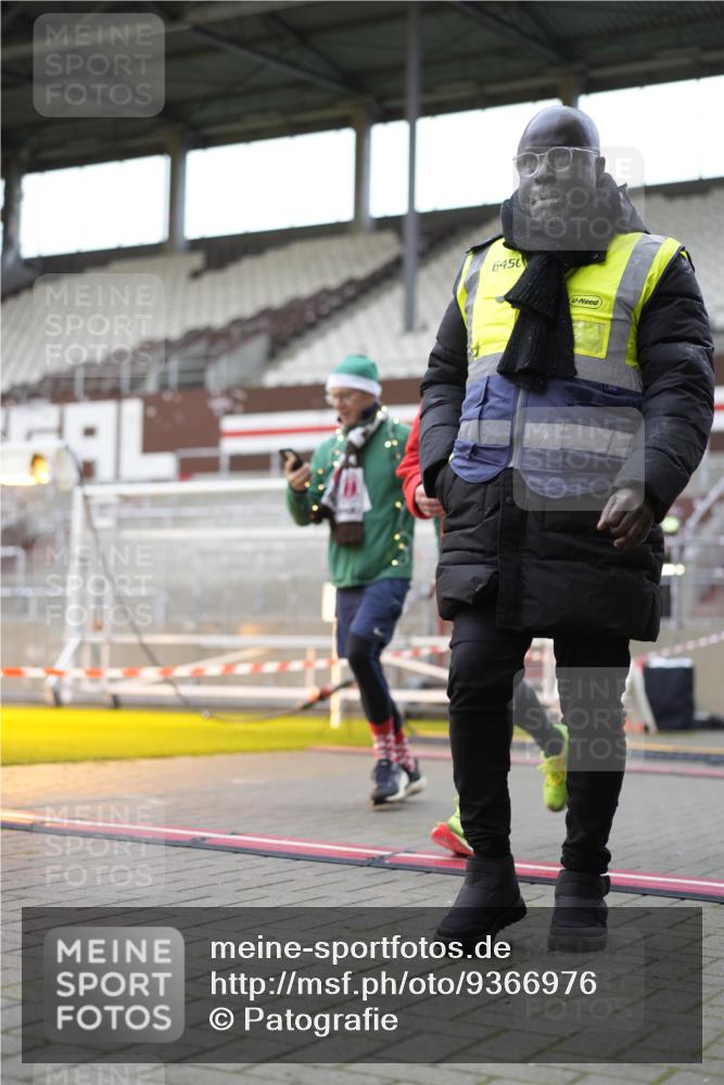 07.12.2025 - St. Pauli X-Mass-Run No. 15 Patografie http://msf.ph/oto/9366976 07.12.2025 11:01:22 Ziel 132, 139, 557, 766, 770, 771, 1300, 1367, 1615, 2251, 2252 meine-sportfotos.de