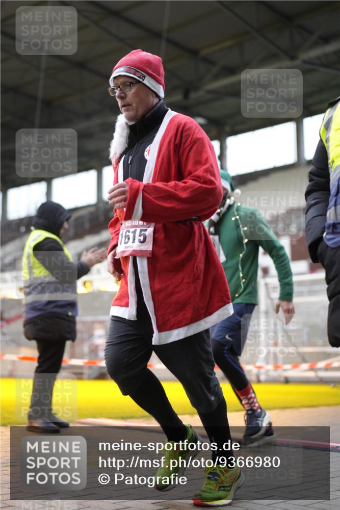07.12.2025 - St. Pauli X-Mass-Run No. 15 Patografie http://msf.ph/oto/9366980 07.12.2025 11:01:23 Ziel 132, 139, 336, 766, 770, 771, 1300, 1367, 1615, 2251, 2252 meine-sportfotos.de