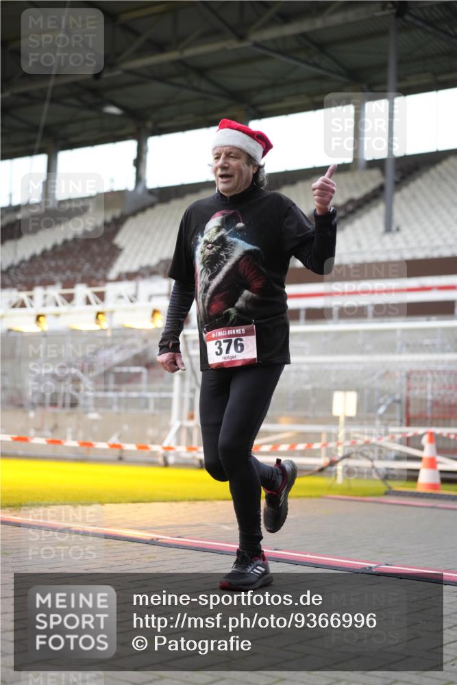 07.12.2025 - St. Pauli X-Mass-Run No. 15 Patografie http://msf.ph/oto/9366996 07.12.2025 11:01:36 Ziel 336, 376, 766, 1045, 1048, 1067, 1367, 1615, 2251 meine-sportfotos.de