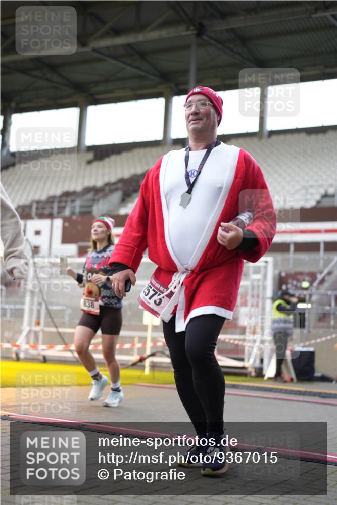 07.12.2025 - St. Pauli X-Mass-Run No. 15 Patografie http://msf.ph/oto/9367015 07.12.2025 11:01:53 Ziel 837, 838, 842, 851, 1067, 1637, 1640, 2576 meine-sportfotos.de