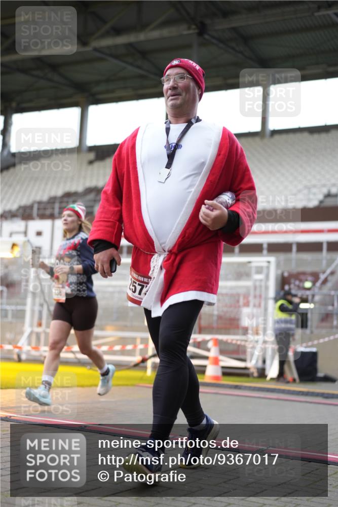 07.12.2025 - St. Pauli X-Mass-Run No. 15 Patografie http://msf.ph/oto/9367017 07.12.2025 11:01:53 Ziel 837, 838, 842, 851, 1067, 1637, 1640, 2576 meine-sportfotos.de