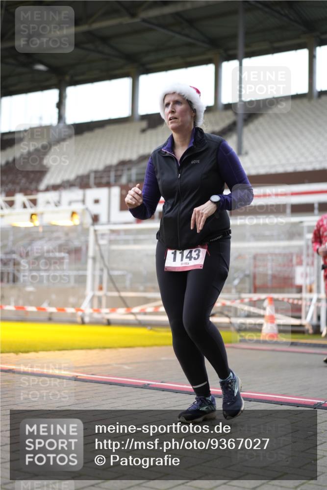 07.12.2025 - St. Pauli X-Mass-Run No. 15 Patografie http://msf.ph/oto/9367027 07.12.2025 11:02:03 Ziel 95, 193, 314, 317, 837, 838, 842, 847, 851, 1143, 1416, 1611, 2329, 2576 meine-sportfotos.de