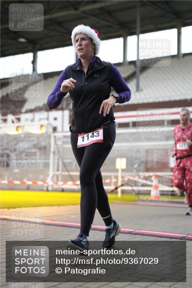 07.12.2025 - St. Pauli X-Mass-Run No. 15 Patografie http://msf.ph/oto/9367029 07.12.2025 11:02:03 Ziel 95, 193, 314, 317, 837, 838, 842, 847, 851, 1143, 1416, 1611, 2329, 2576 meine-sportfotos.de
