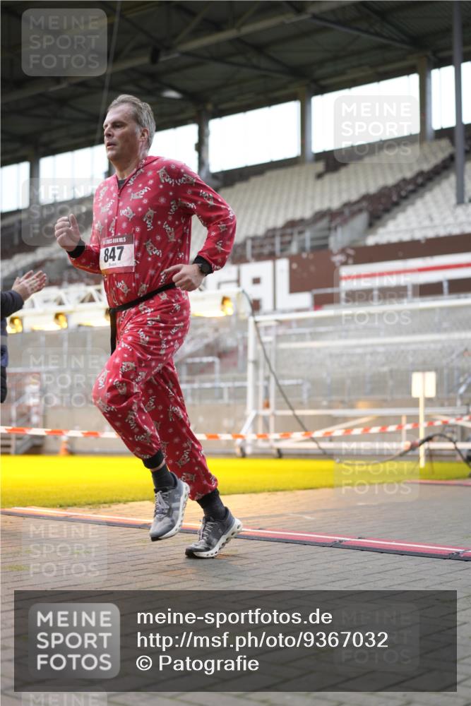 07.12.2025 - St. Pauli X-Mass-Run No. 15 Patografie http://msf.ph/oto/9367032 07.12.2025 11:02:04 Ziel 95, 193, 314, 317, 837, 838, 842, 847, 851, 1143, 1416, 1611, 2329, 2576 meine-sportfotos.de