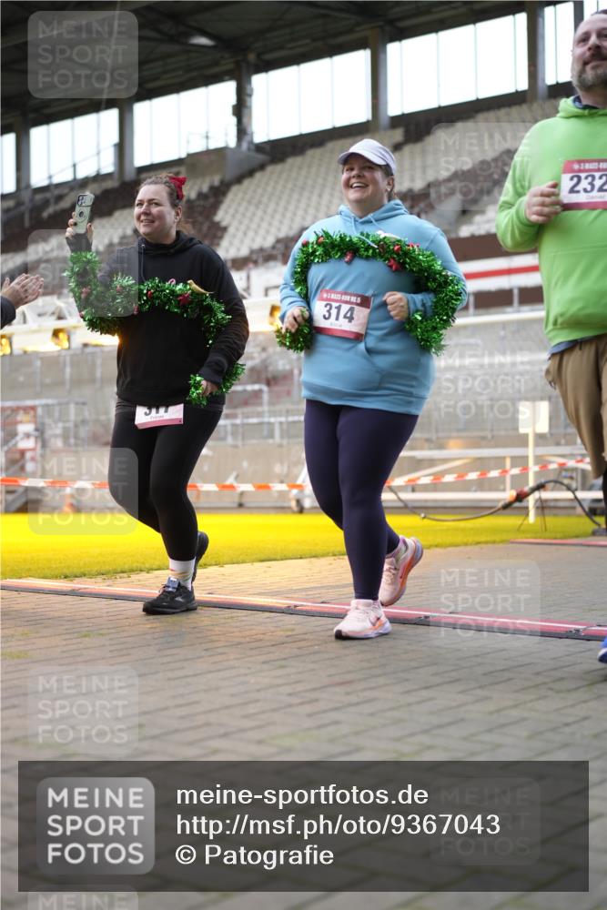 07.12.2025 - St. Pauli X-Mass-Run No. 15 Patografie http://msf.ph/oto/9367043 07.12.2025 11:02:09 Ziel 95, 193, 314, 317, 838, 847, 1143, 1416, 1611, 2329, 2519, 2520 meine-sportfotos.de