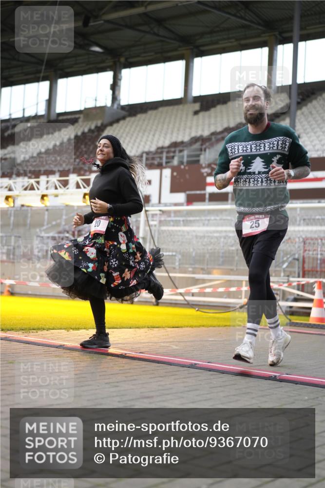 07.12.2025 - St. Pauli X-Mass-Run No. 15 Patografie http://msf.ph/oto/9367070 07.12.2025 11:02:27 Ziel 20, 25, 542, 547, 746, 747, 749, 751, 2519, 2520 meine-sportfotos.de