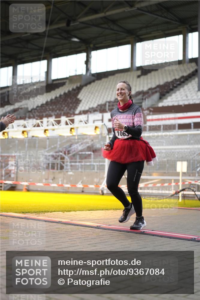 07.12.2025 - St. Pauli X-Mass-Run No. 15 Patografie http://msf.ph/oto/9367084 07.12.2025 11:02:36 Ziel 20, 25, 542, 547, 746, 747, 749, 751, 1063 meine-sportfotos.de