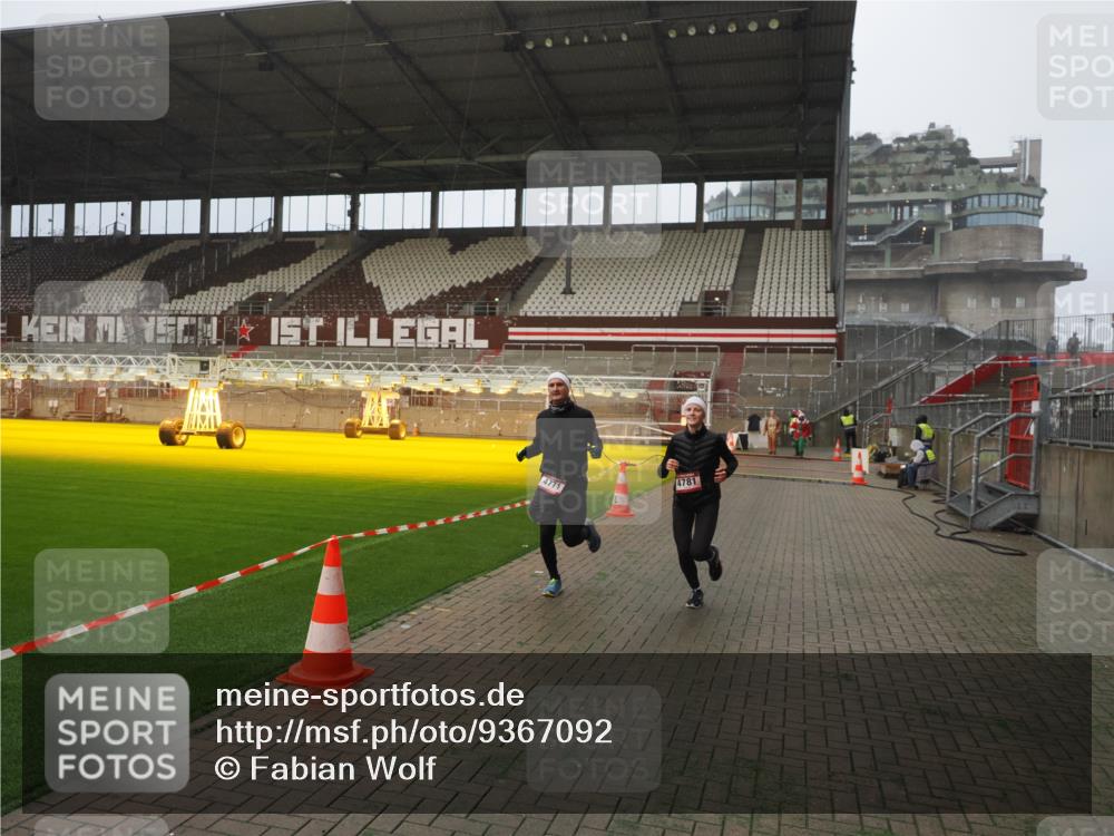 07.12.2025 - St. Pauli X-Mass-Run No. 15 Fabian Wolf http://msf.ph/oto/9367092 07.12.2025 10:22:24 Ziel 2184, 2817, 2818, 2819, 3431, 3736, 4771, 4774, 4781 meine-sportfotos.de
