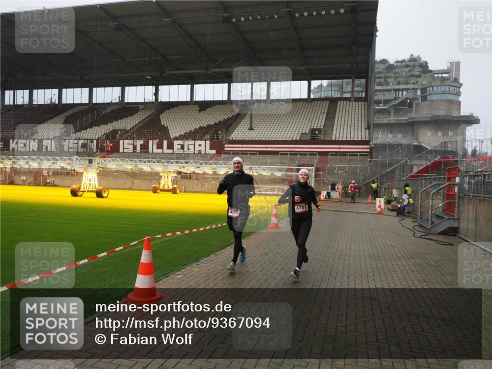 07.12.2025 - St. Pauli X-Mass-Run No. 15 Fabian Wolf http://msf.ph/oto/9367094 07.12.2025 10:22:24 Ziel 2184, 2817, 2818, 2819, 3431, 3736, 4771, 4774, 4781 meine-sportfotos.de
