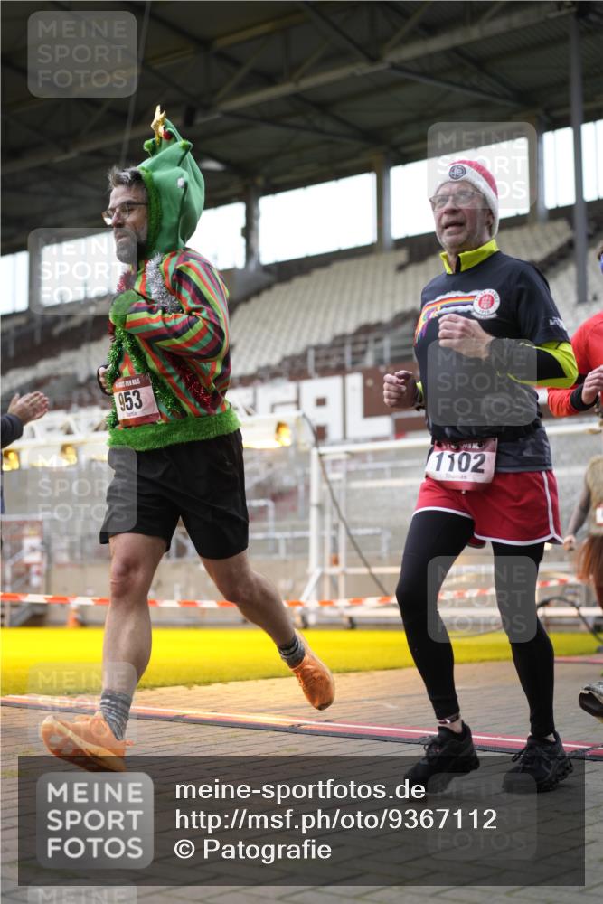 07.12.2025 - St. Pauli X-Mass-Run No. 15 Patografie http://msf.ph/oto/9367112 07.12.2025 11:02:49 Ziel 151, 160, 502, 574, 599, 602, 612, 875, 880, 953, 997, 1063, 1102, 4809 meine-sportfotos.de
