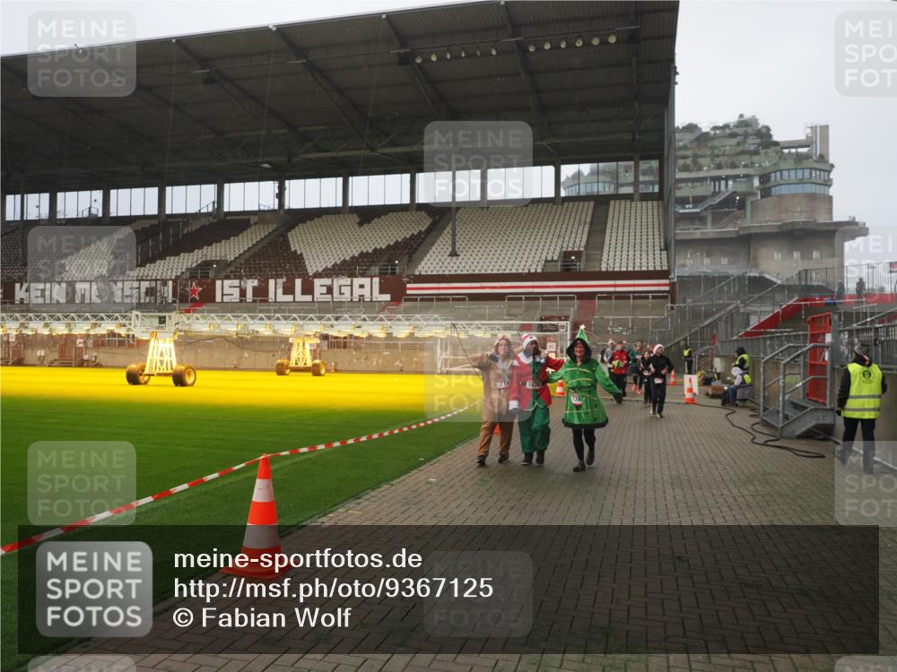 07.12.2025 - St. Pauli X-Mass-Run No. 15 Fabian Wolf http://msf.ph/oto/9367125 07.12.2025 10:22:41 Ziel 715, 739, 1636, 4407, 4411, 4419, 4509, 4539 meine-sportfotos.de